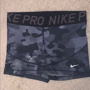 Camo Nike Pros Size Large